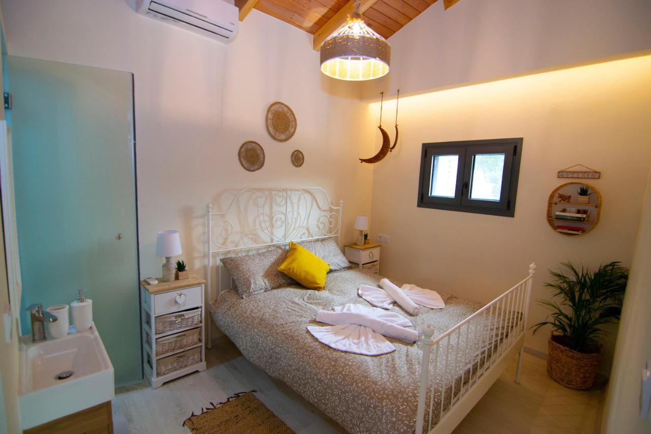 Ampelos Cretan Villa - Private Pool & Heated Ozone Jacuzzi Yerolakkos ภายนอก รูปภาพ